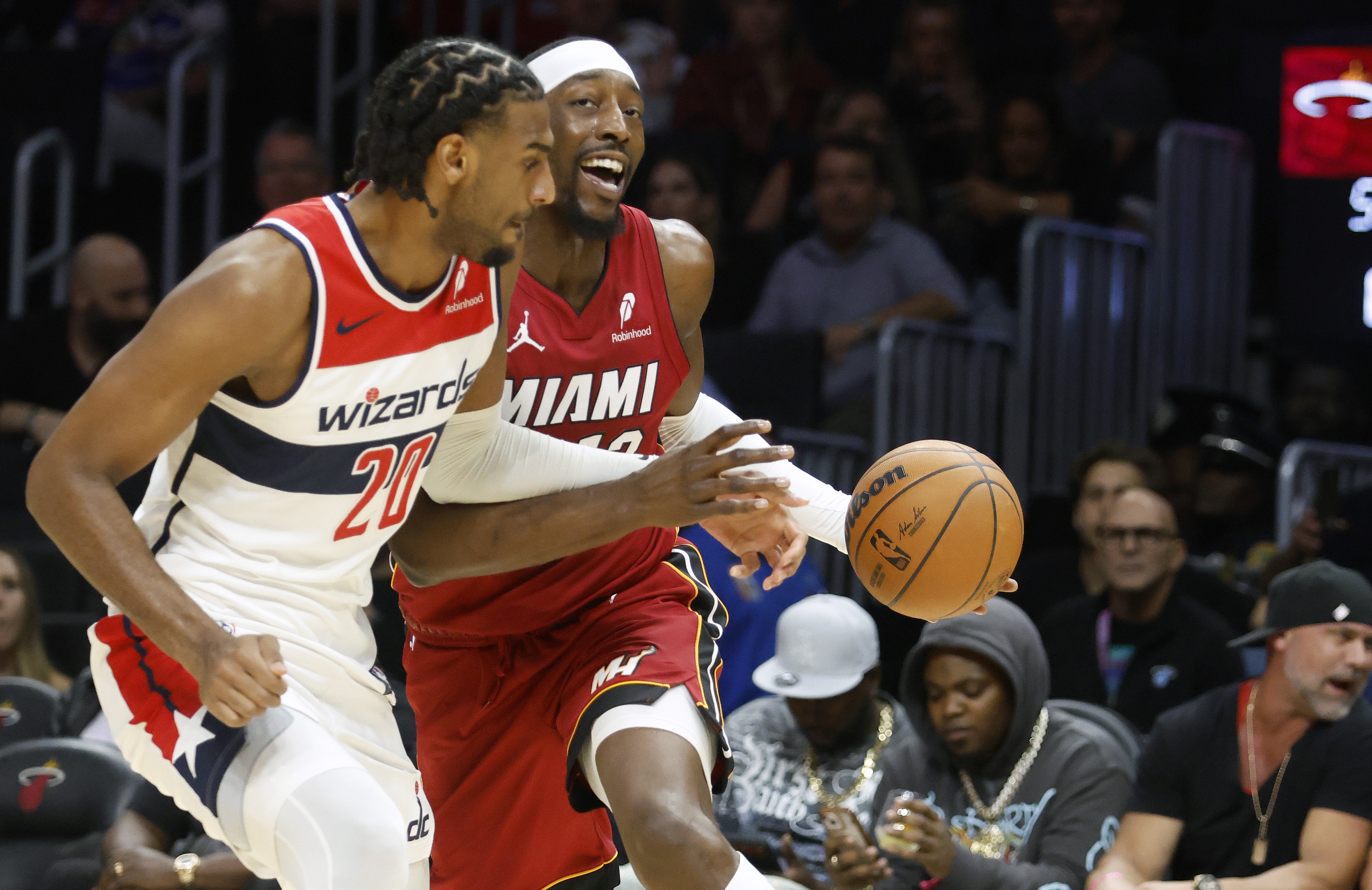 世界杯高清赛事直播入口-81分亲历者维拉纽瓦:科比那场很胶着 热火赢20+故意犯规让他得分