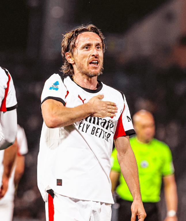 世界杯官方app下载中心-铁卫90分钟破僵局，莱奥自我救赎！AC米兰2-0升班马，下轮战国米